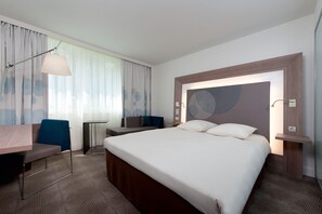 Classic Room, 1 Double Bed with Sofa bed, Pool View | 1 bedroom, minibar, in-room safe, desk - Novotel Fontainebleau Ury (Ury)