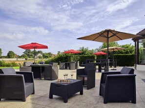 Lunch and dinner served, French cuisine - Novotel Fontainebleau Ury (Ury)