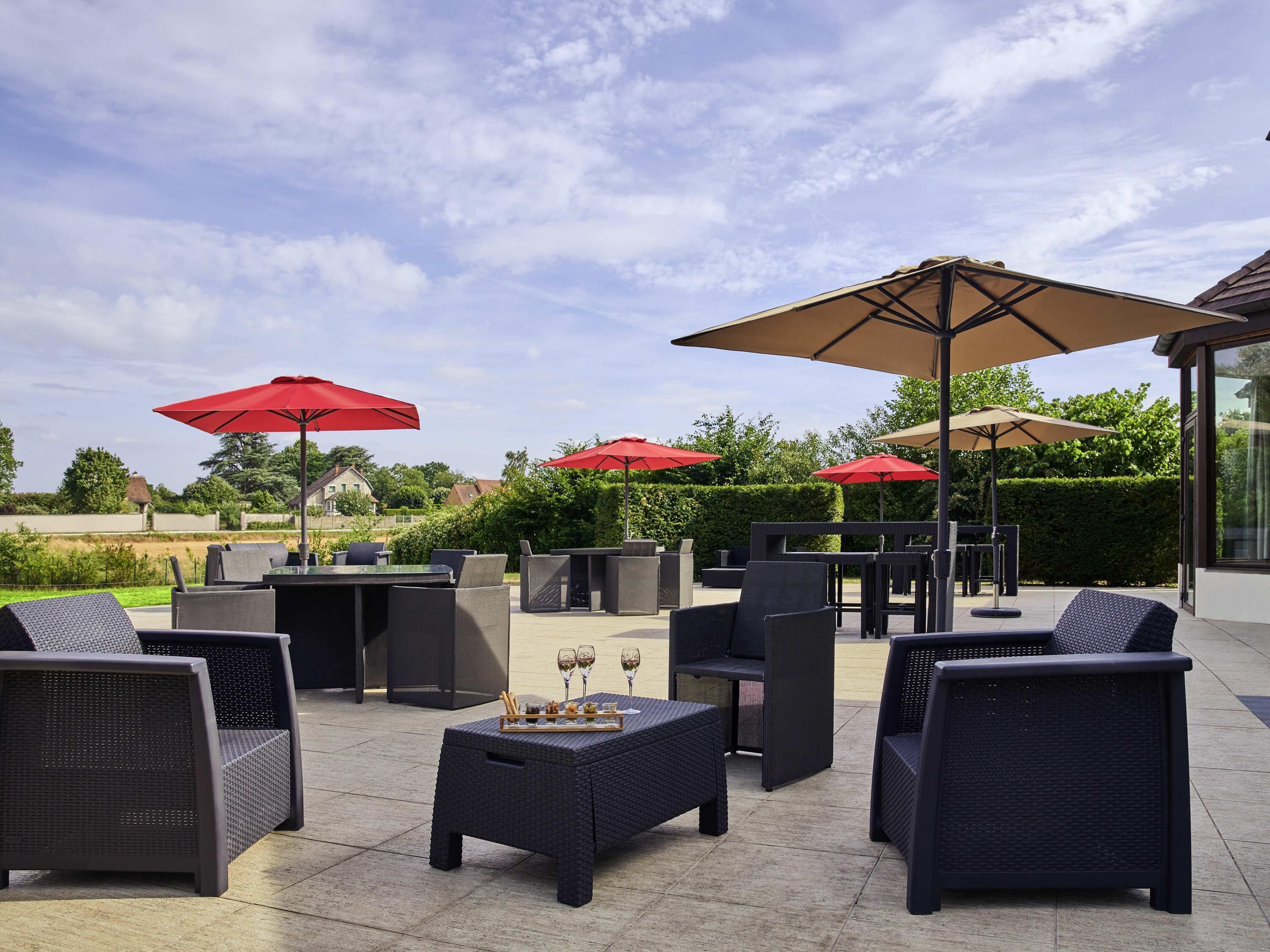 Déjeuner et dîner servis sur place, spécialités Cuisine française