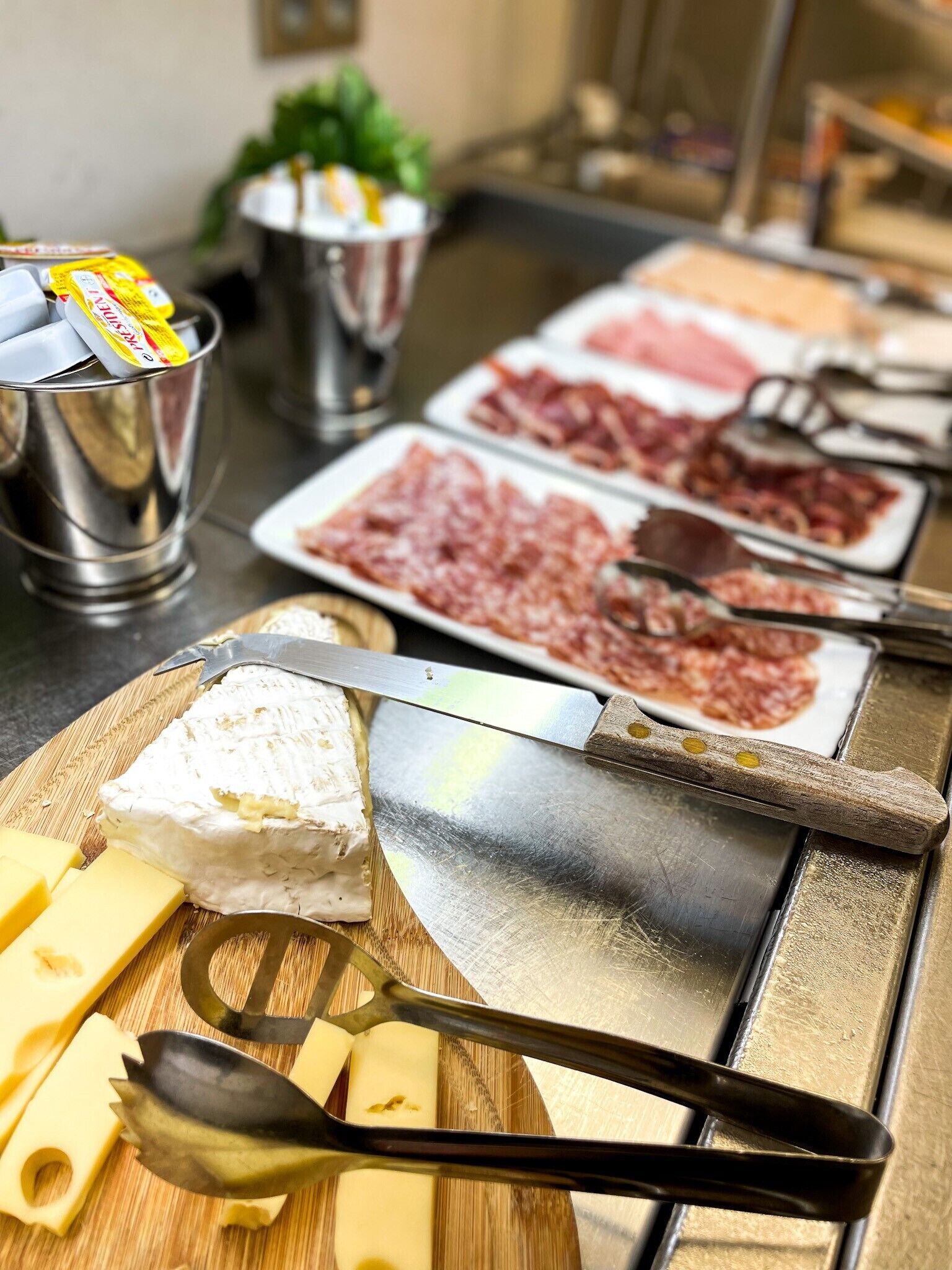 daily buffet breakfast for a fee