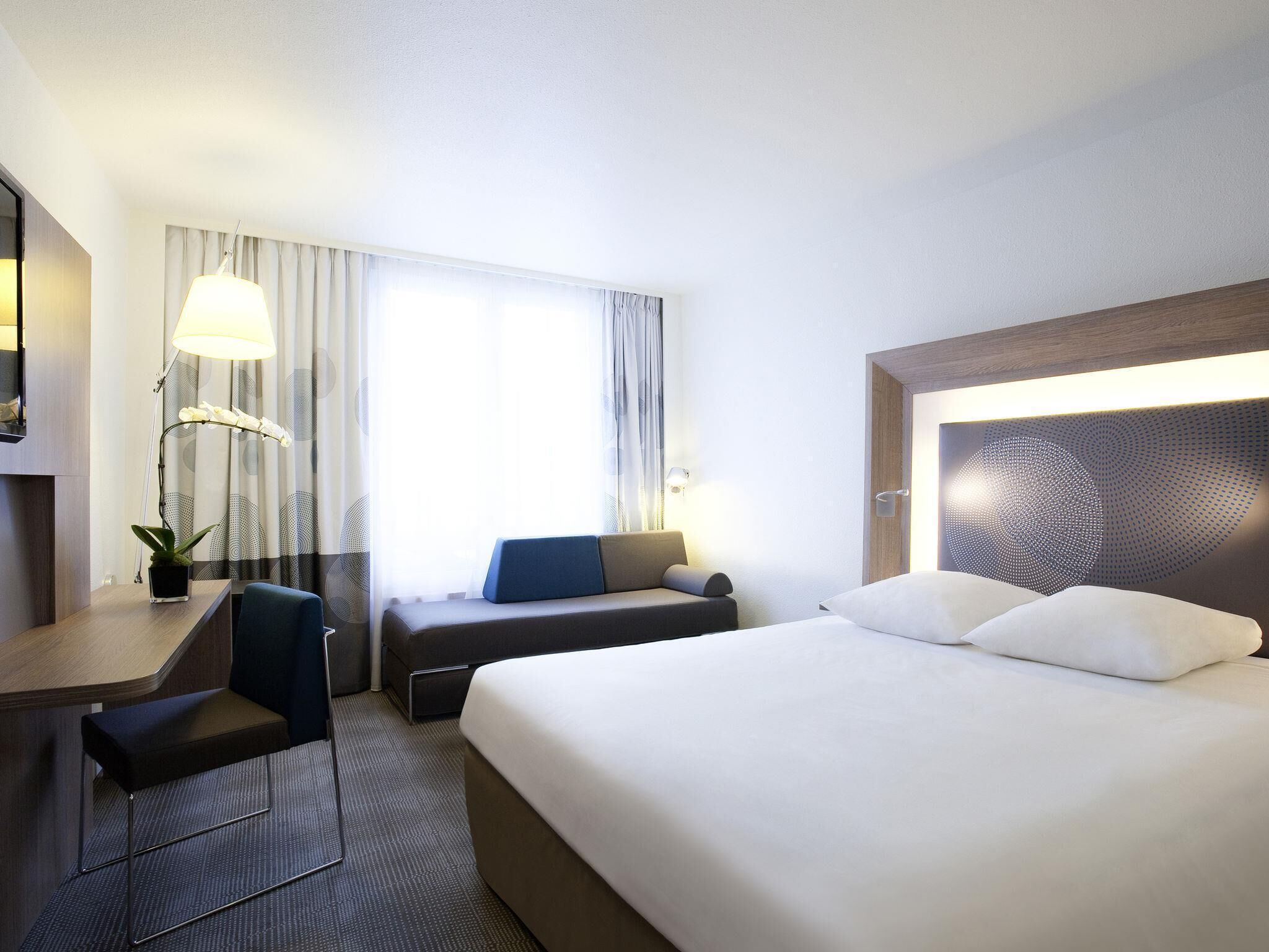 Executive Room, 1 Queen Bed with Sofa bed | 1 bedroom, minibar, in-room safe, desk