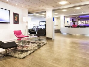 Exterior - Novotel Fontainebleau Ury (Ury)