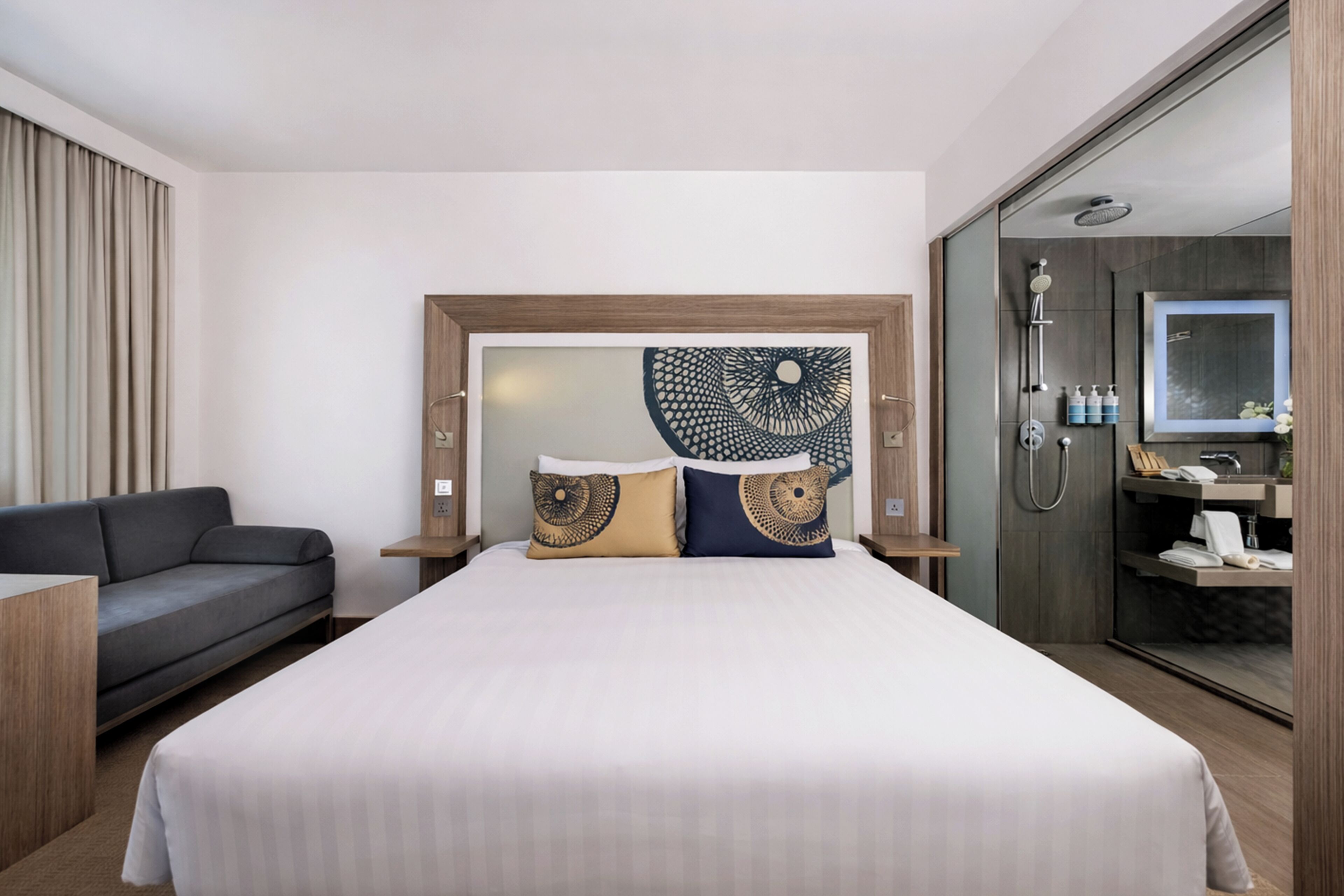Executive Room, 1 King Bed | 1 bedroom, minibar, in-room safe, desk