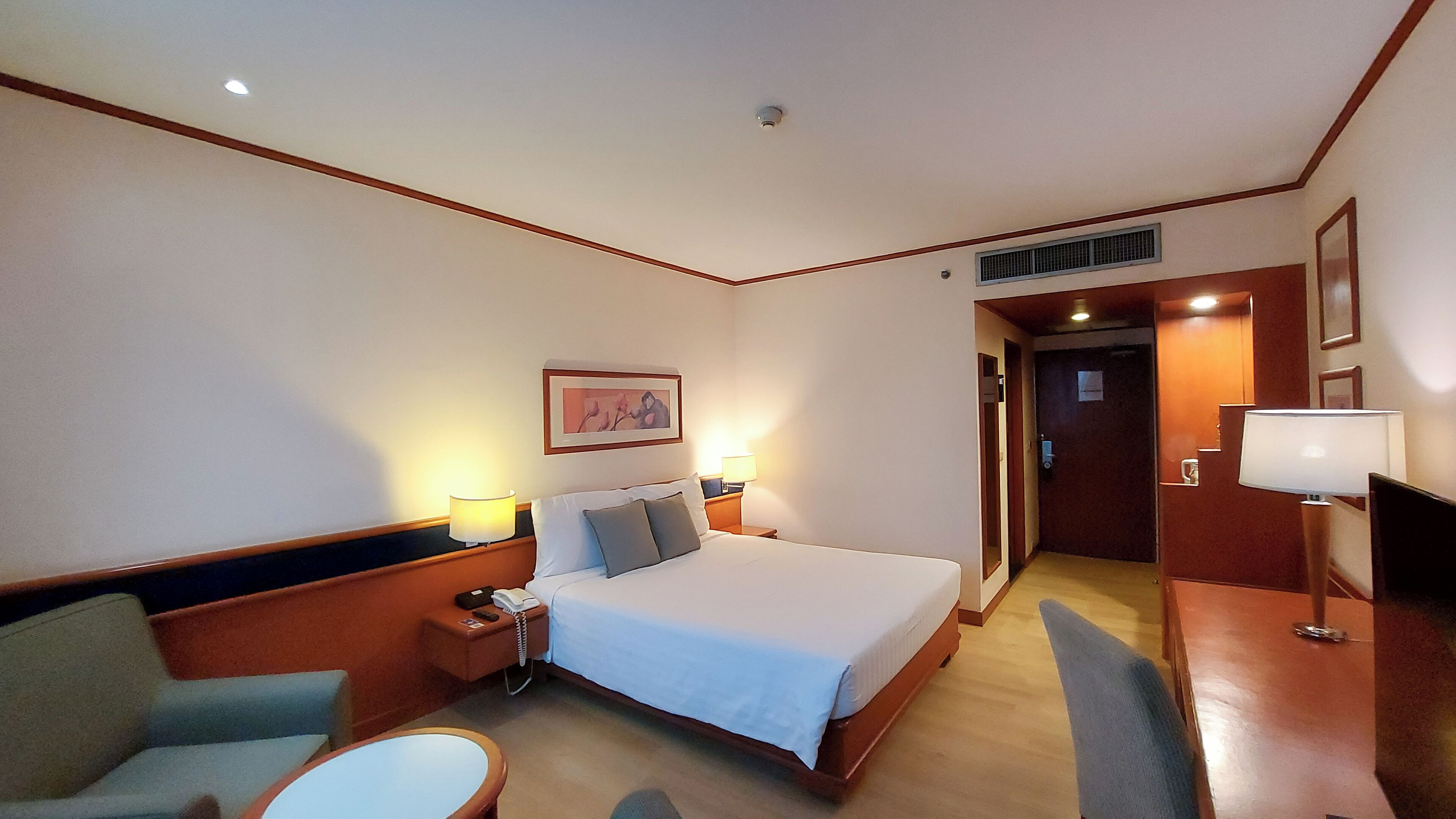 Habitación estándar, 1 cama de matrimonio | 1 dormitorio, minibar, caja fuerte y escritorio