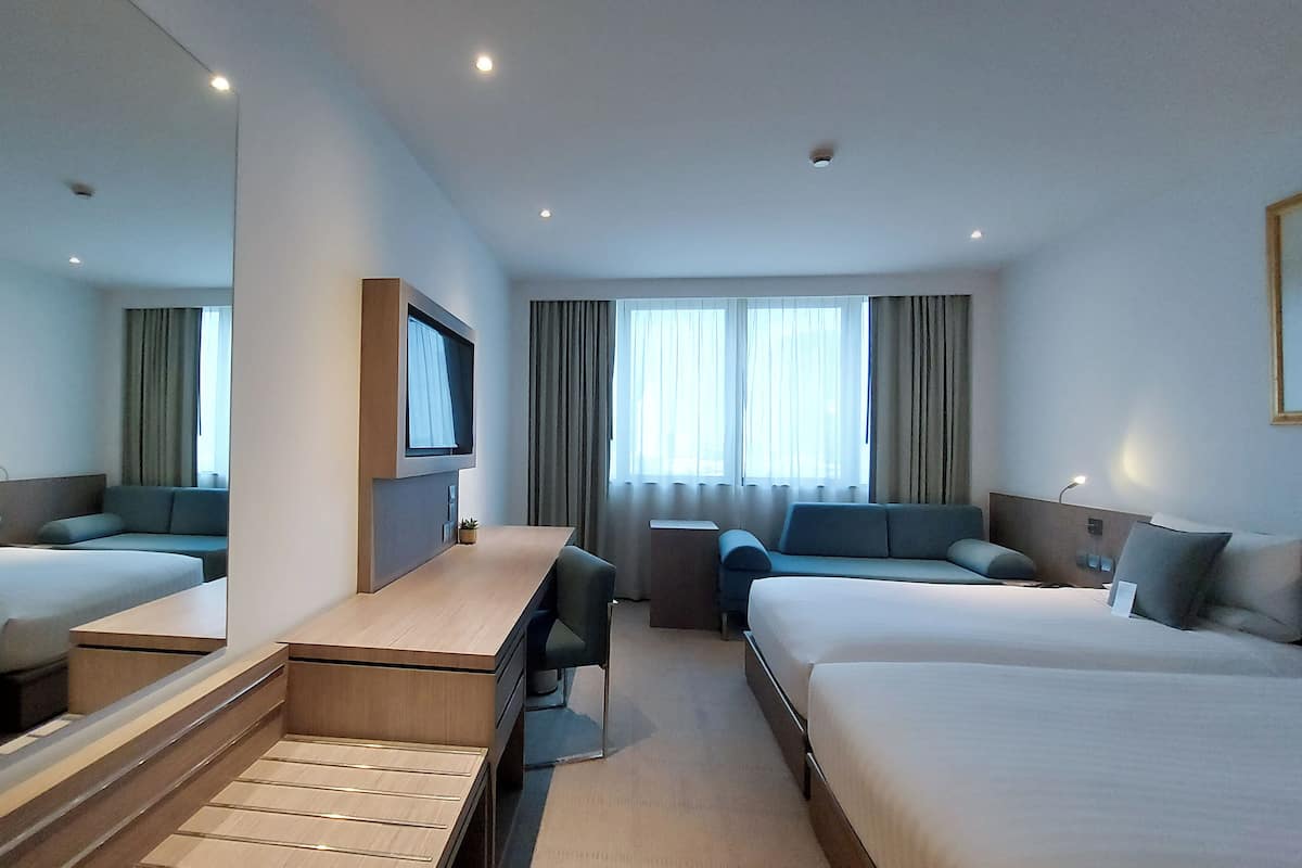 Superior Twin Room, 2 Twin Beds | 1 bedroom, minibar, in-room safe, desk