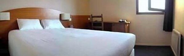 Desk, iron/ironing board, free cribs/infant beds, rollaway beds - Comfort Hotel Bourg En Bresse (Viriat)