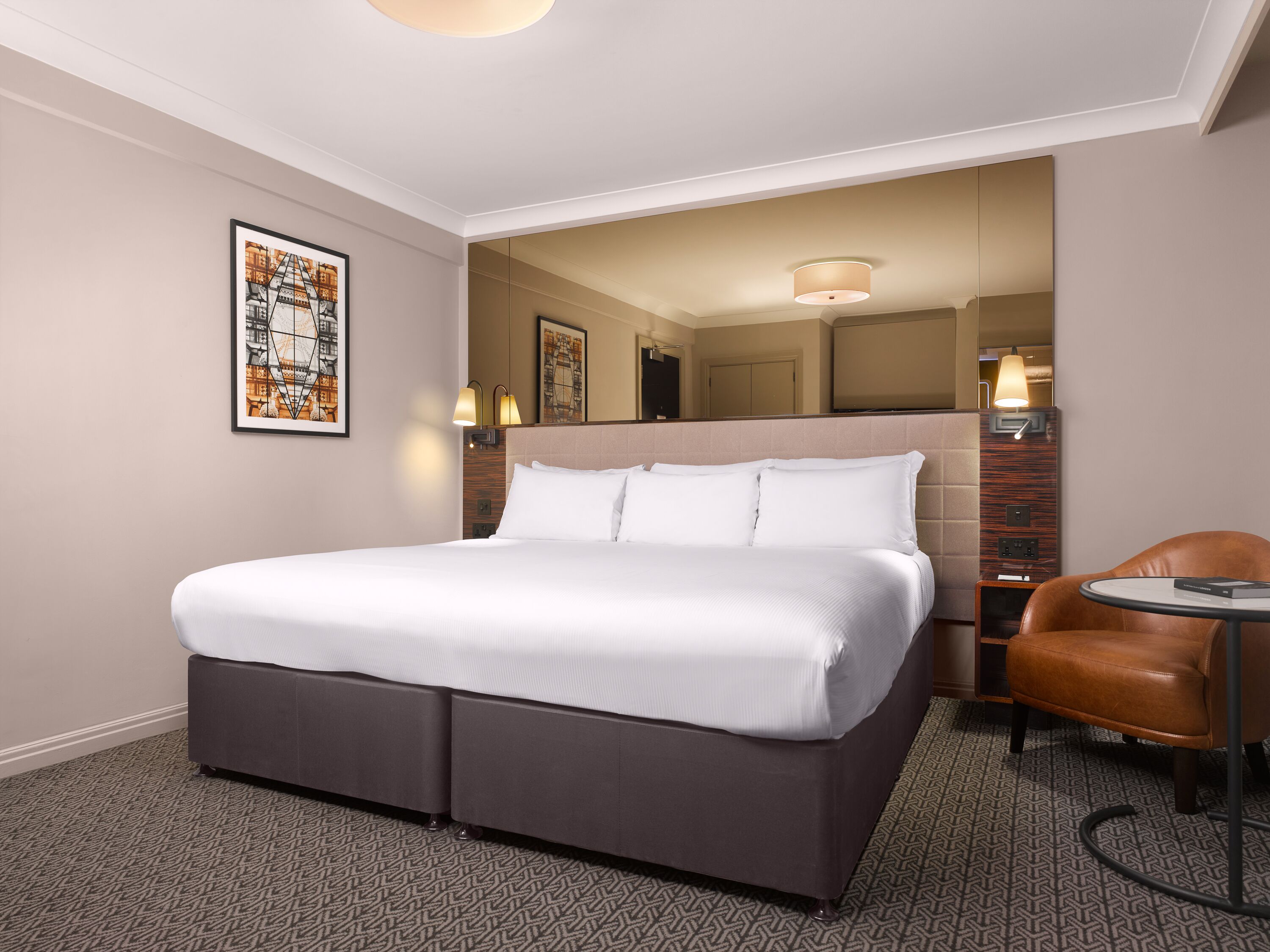 Ropa de cama de alta calidad, cortinas opacas, wifi gratis