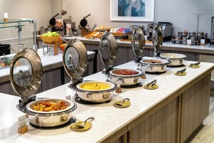 Desayuno completo todos los días (con cargo)