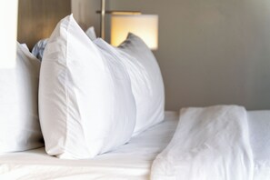 1 bedroom, hypo-allergenic bedding, down comforters, in-room safe - DoubleTree by Hilton Denver - Westminster (Westminster)