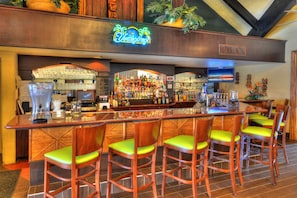 2 Bars/Lounges