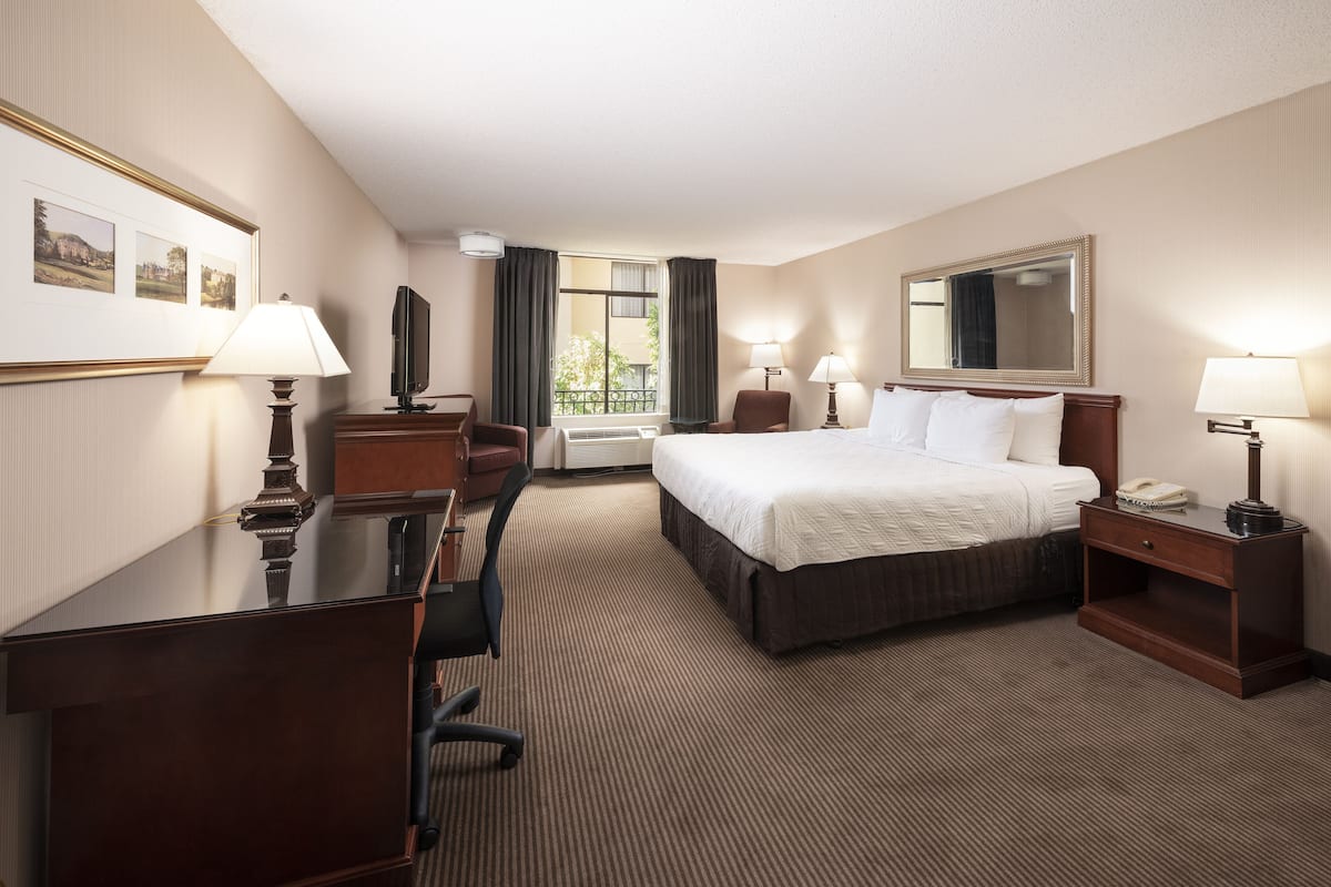 Premium bedding, pillowtop beds, in-room safe, desk