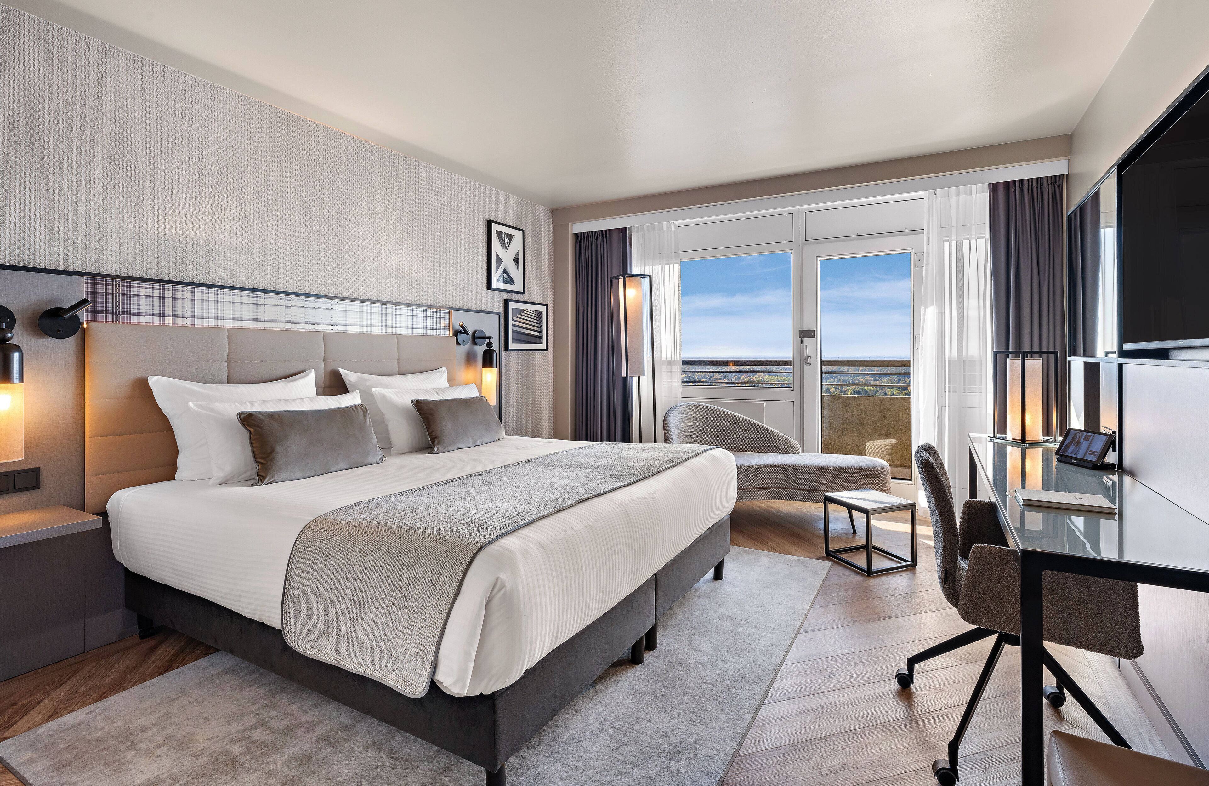 Executive Double Room | In-room safe, desk, blackout drapes, soundproofing