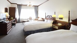In-room safe, desk, iron/ironing board (on request), WiFi (free) - Victoria Inn (Nagasaki)