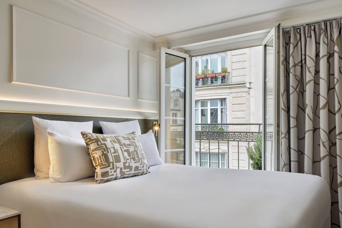 Classic Double Room, Balcony, Moulin Rouge view | In-room safe, desk, blackout curtains, iron/ironing board