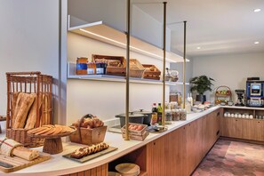 Päivittäinen buffetaamiainen (14 EUR per henkilö)