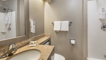 Combined shower/tub, free toiletries, hair dryer, towels