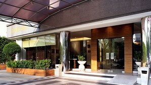 Property entrance - St. James (Bangkok)