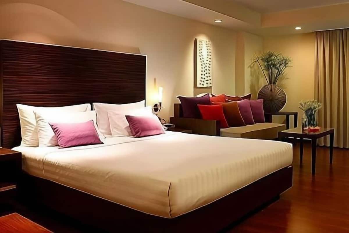Minibar, in-room safe, desk, blackout drapes