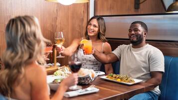 4 restaurants; breakfast, lunch, and dinner served