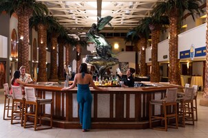 4 bars/lounges, 2 poolside bars, beach bar
