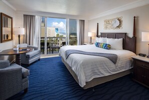 Tropical View with Balcony 1 King Bed | Pemandangan dari kamar