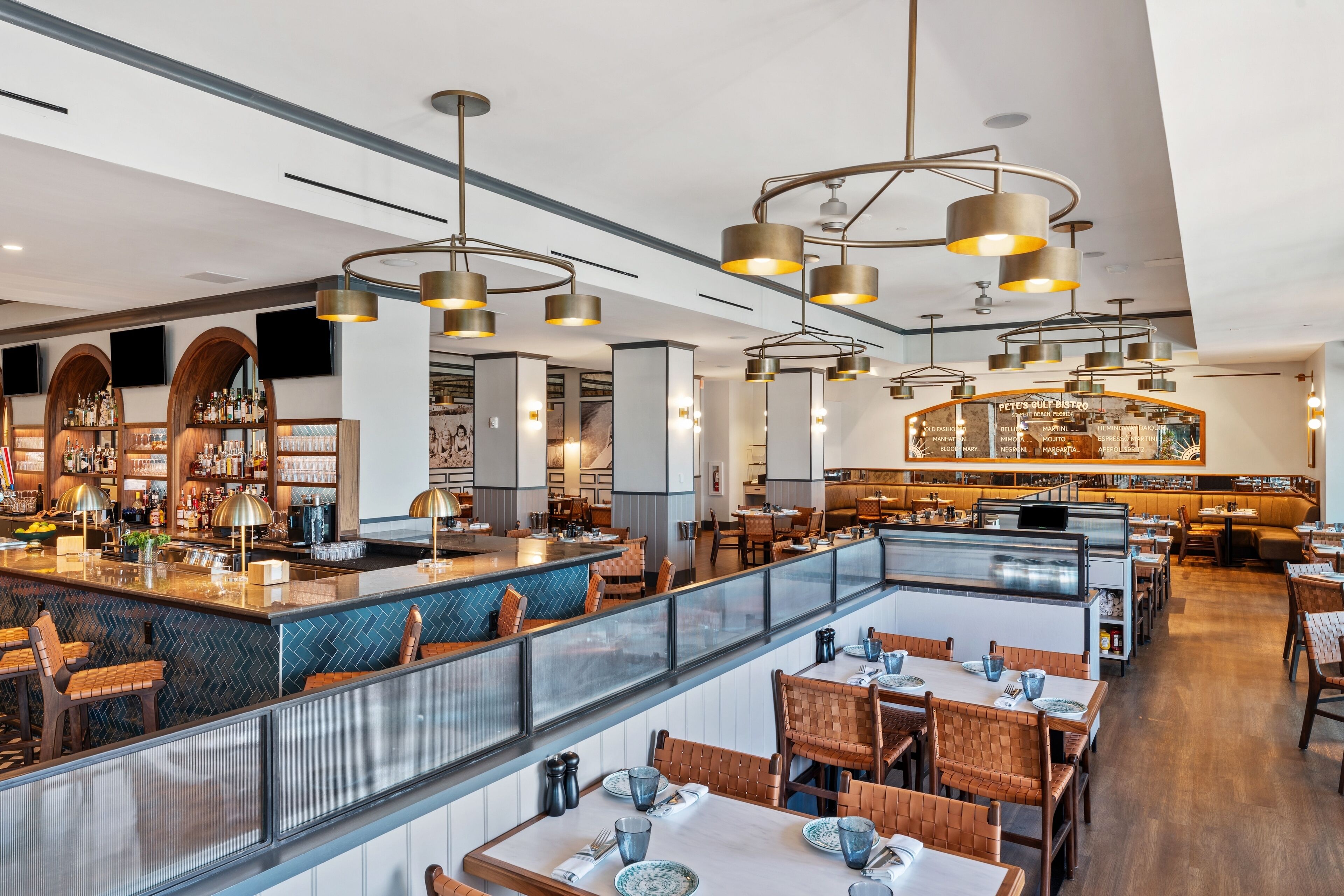 4 restaurants servant le petit déjeuner, le déjeuner et le dîner