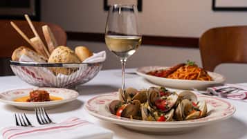 Alimentos y bebidas