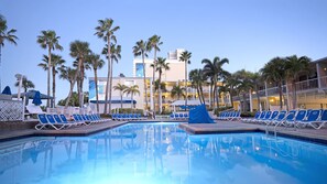 5 outdoor pools, sun loungers - Island Grand at TradeWinds (St. Pete Beach)