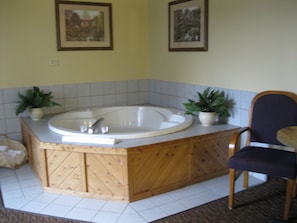 Suite, 1 King Bed, Non Smoking | Jetted bathtub