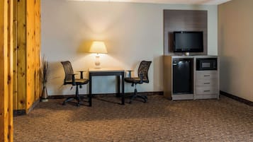 1 bedroom, premium bedding, in-room safe, desk