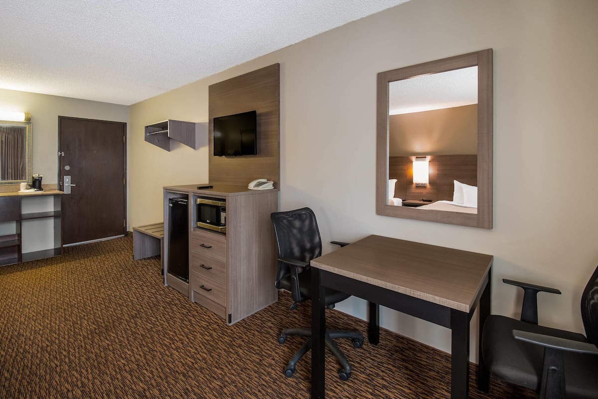Standard Room, 2 Queen Beds, Non Smoking