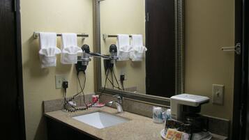 Duş/küvet kombinasyonu, saç kurutma makinesi, havlu