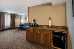 Suite - 1 kingsize-seng - ikke-ryger | 1 soveværelse, premium-sengetøj, pengeskab på værelset, skrivebord