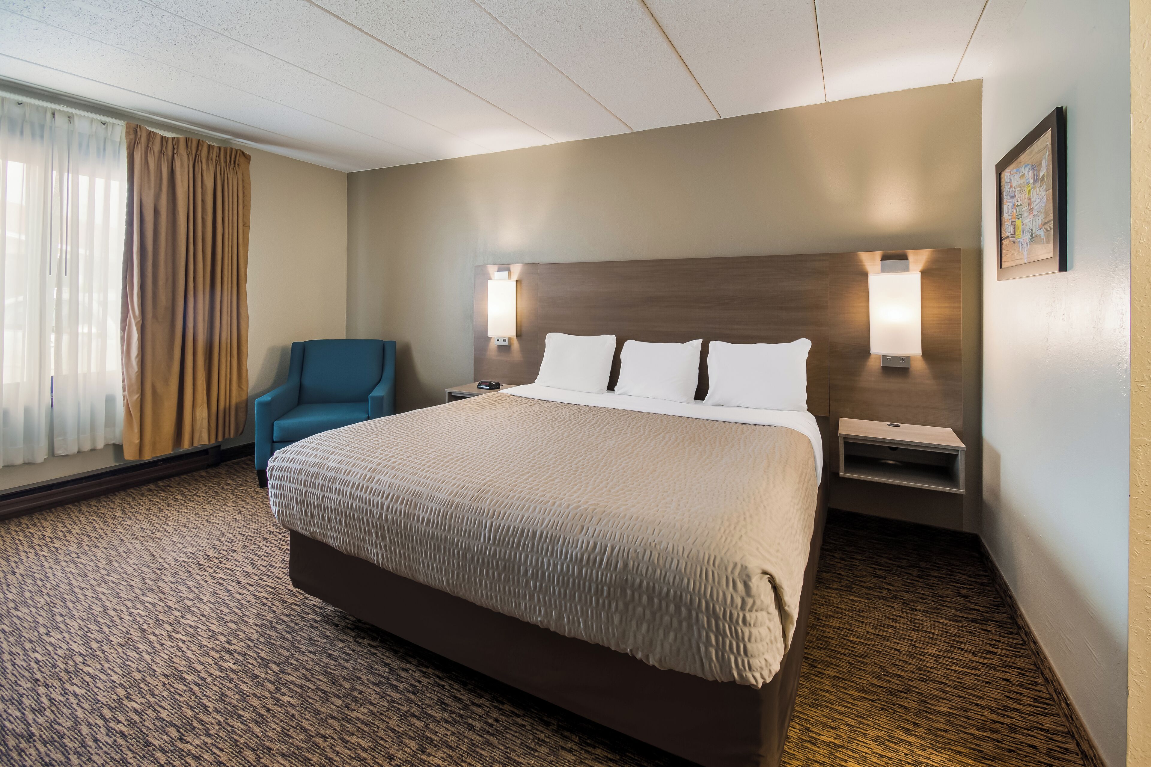 Suite, 1 King Bed, Non Smoking | 1 bedroom, premium bedding, in-room safe, desk