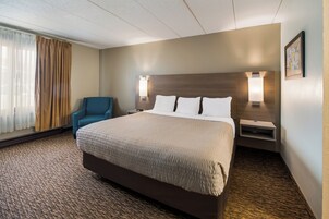 Suite, 1 cama de matrimonio grande, no fumadores | 1 dormitorio, ropa de cama de alta calidad, caja fuerte y escritorio