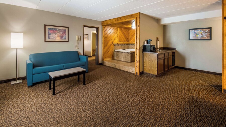 Econo Lodge Duluth near Miller Hill Mall