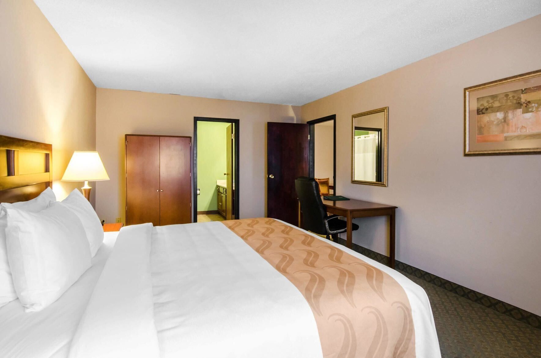 Iron/ironing board, free WiFi, bed sheets