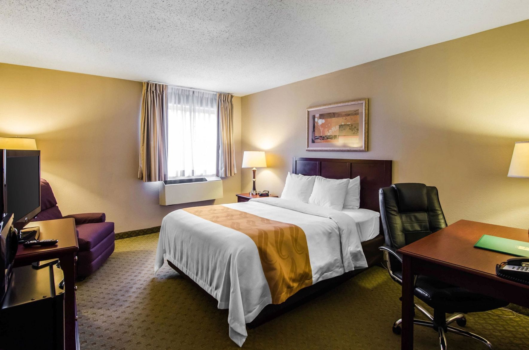 Iron/ironing board, free WiFi, bed sheets