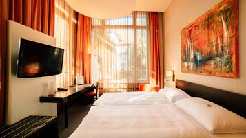 Kamar Superior | Seprai antialergi, minibar gratis, brankas, dan meja kerja