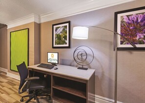 Business centre - La Quinta Inn by Wyndham Midland (Midland)