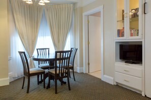 Dining room - Beresford Arms Hotel (San Francisco)