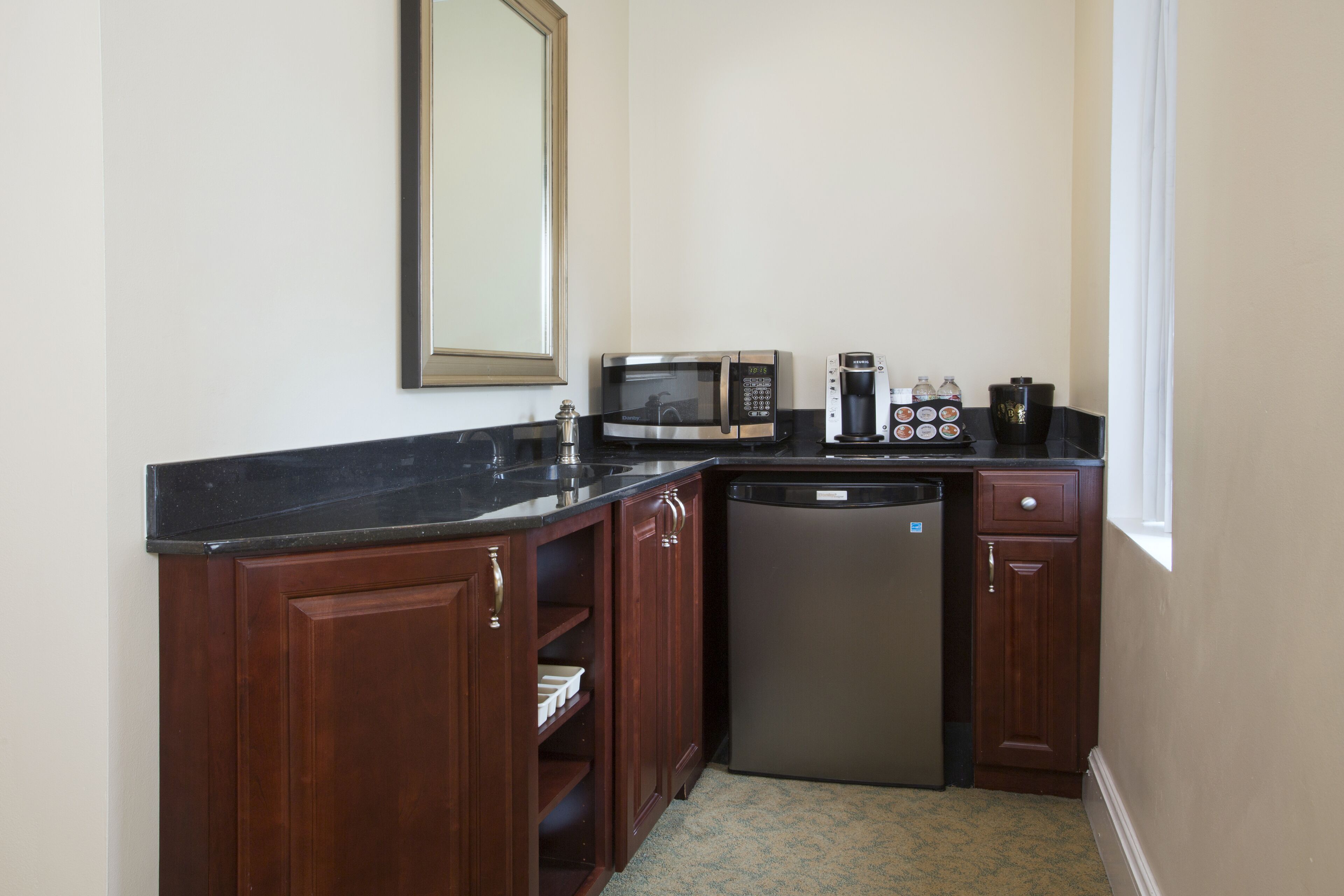 junior studio suite | private kitchenette