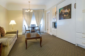 Suite | Living room | 30-inch flat-screen TV with satellite channels, TV