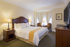 Safe på rommet, strykejern/-brett, wi-fi (inkludert) og sengetøy