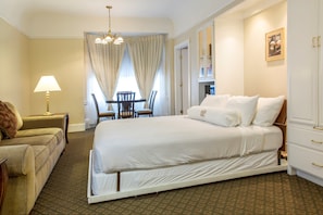 Suite | Living room | 30-inch flat-screen TV with satellite channels, TV