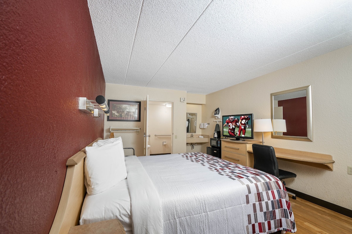 In-room safe, desk, laptop workspace, blackout drapes