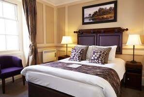 Desk, free WiFi, bed sheets - Royal Hotel Ross On Wye by Greene King Inns (Ross-on-Wye)