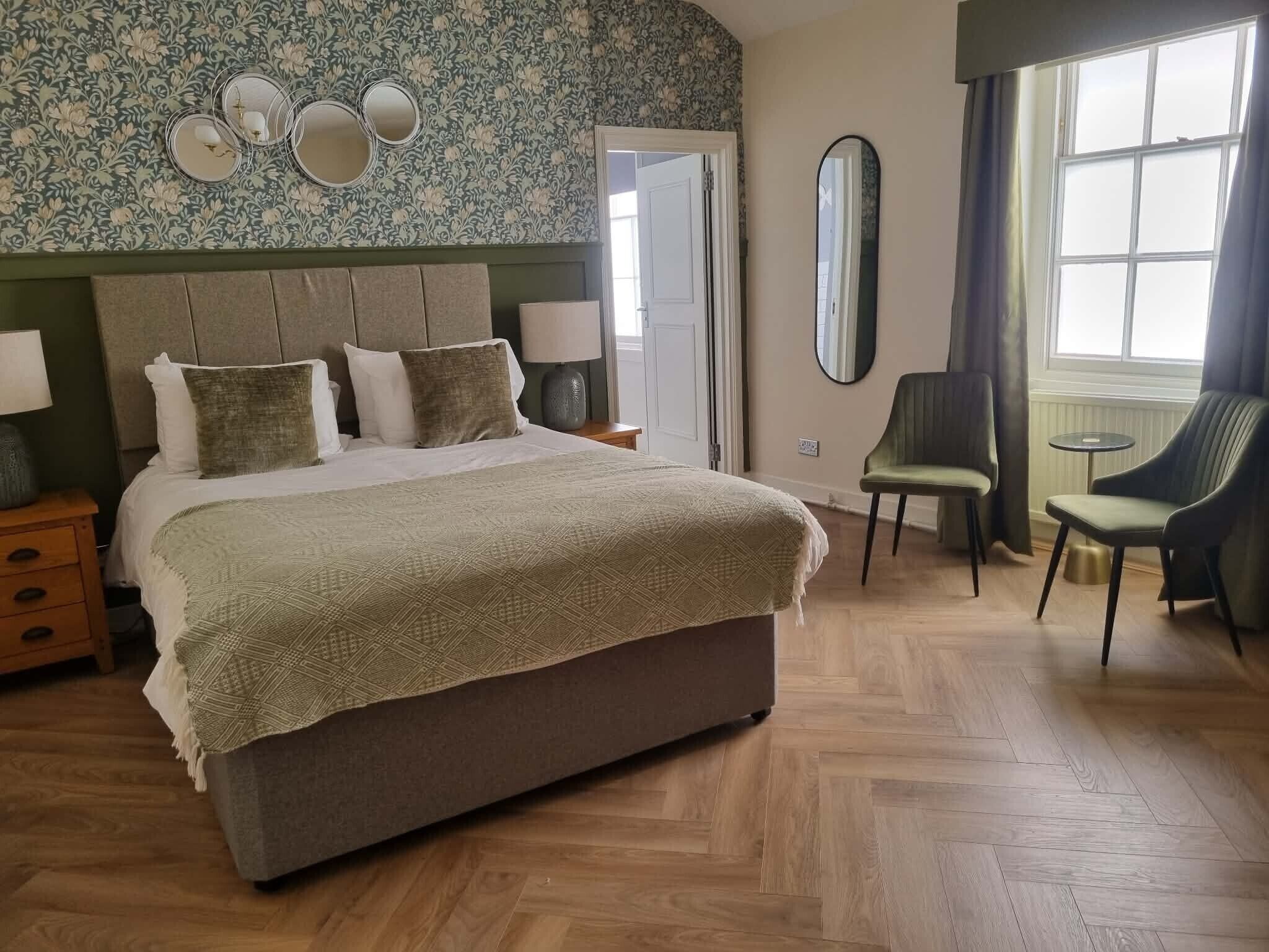 King room | Escritorio, wifi gratis, ropa de cama