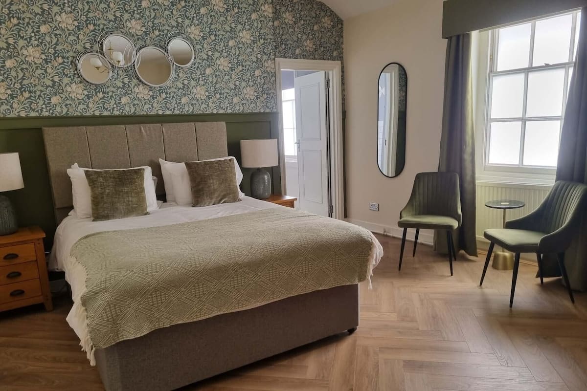 Signature kamer | Een bureau, gratis wifi, beddengoed