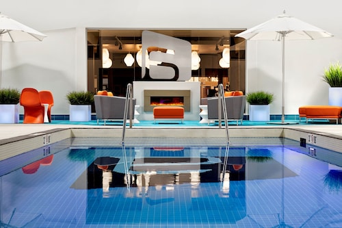 Aloft Calgary University